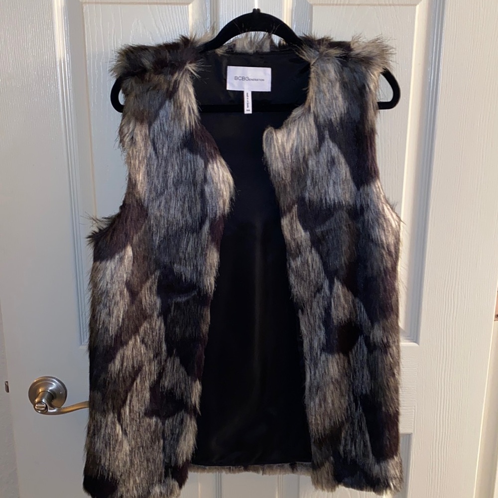 BCBG generation fur vest (faux fur)